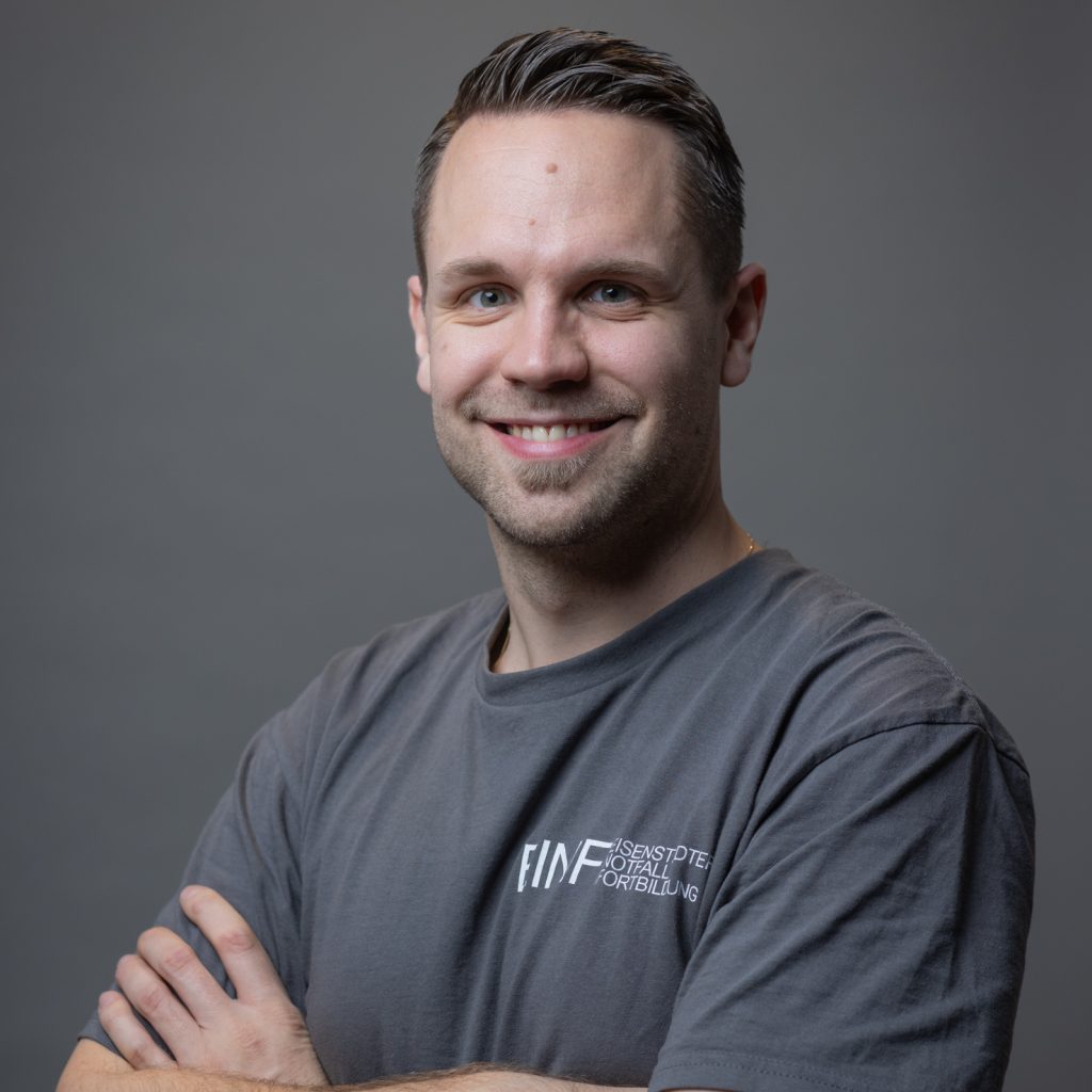 Dr. Sebastian Dihanich Dr. Sebastian Dihanich